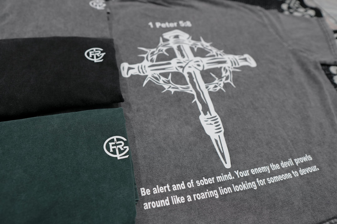 GET RIPPED LIFE® 'TRUST IN CROSS' TEE (LIGHT GREY COLOR)